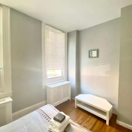 Clover 2900 - Apartment And Rooms With Private Bathroom Near Washington Ave South Philly Philadelphia Room photo
