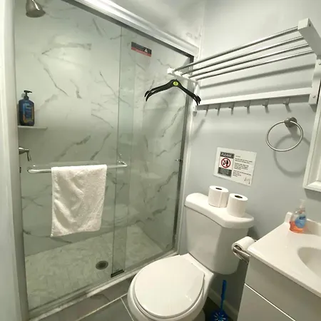 Clover 2900 - Apartment And Rooms With Private Bathroom Near Washington Ave South Philly Philadelphia Room photo