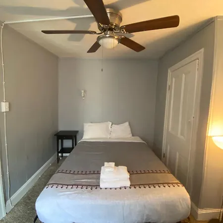 Clover 2900 - Apartment And Rooms With Private Bathroom Near Washington Ave South Philly Philadelphia Room photo