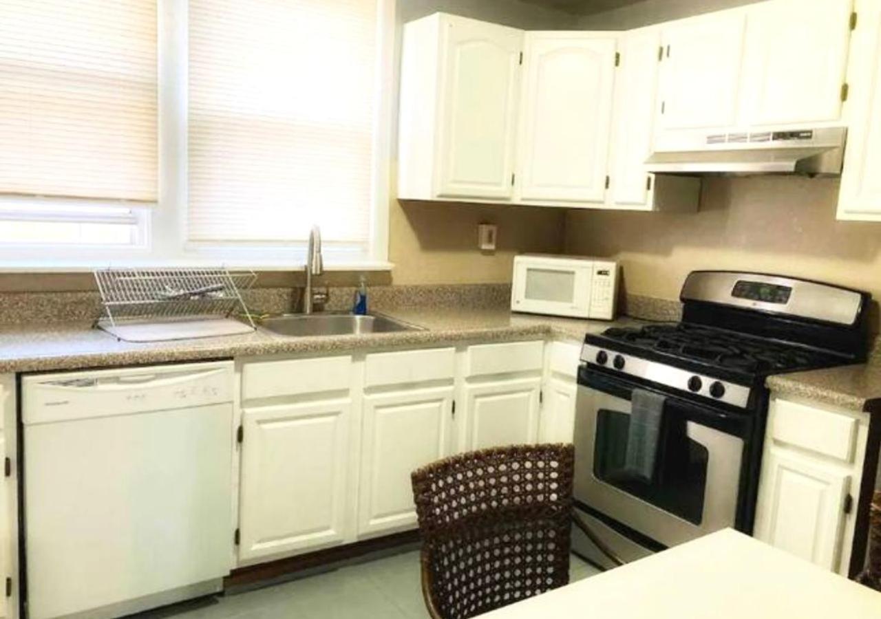 Clover 2900 - And With Private Bathroom Near Washington Ave South Philly Apartment *
