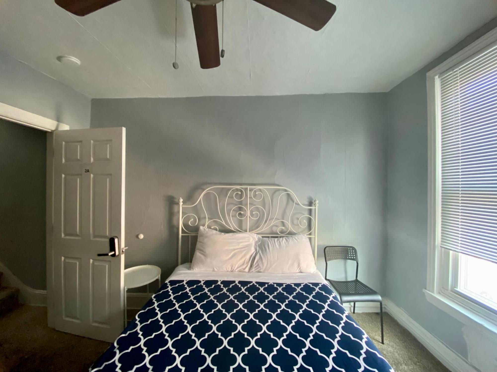 Apartment Clover 2900 - And With Private Bathroom Near Washington Ave South Philly *