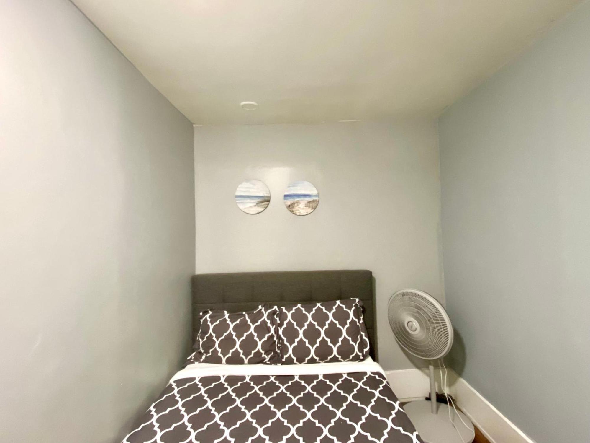 Clover 2900 - And With Private Bathroom Near Washington Ave South Philly Apartment *
