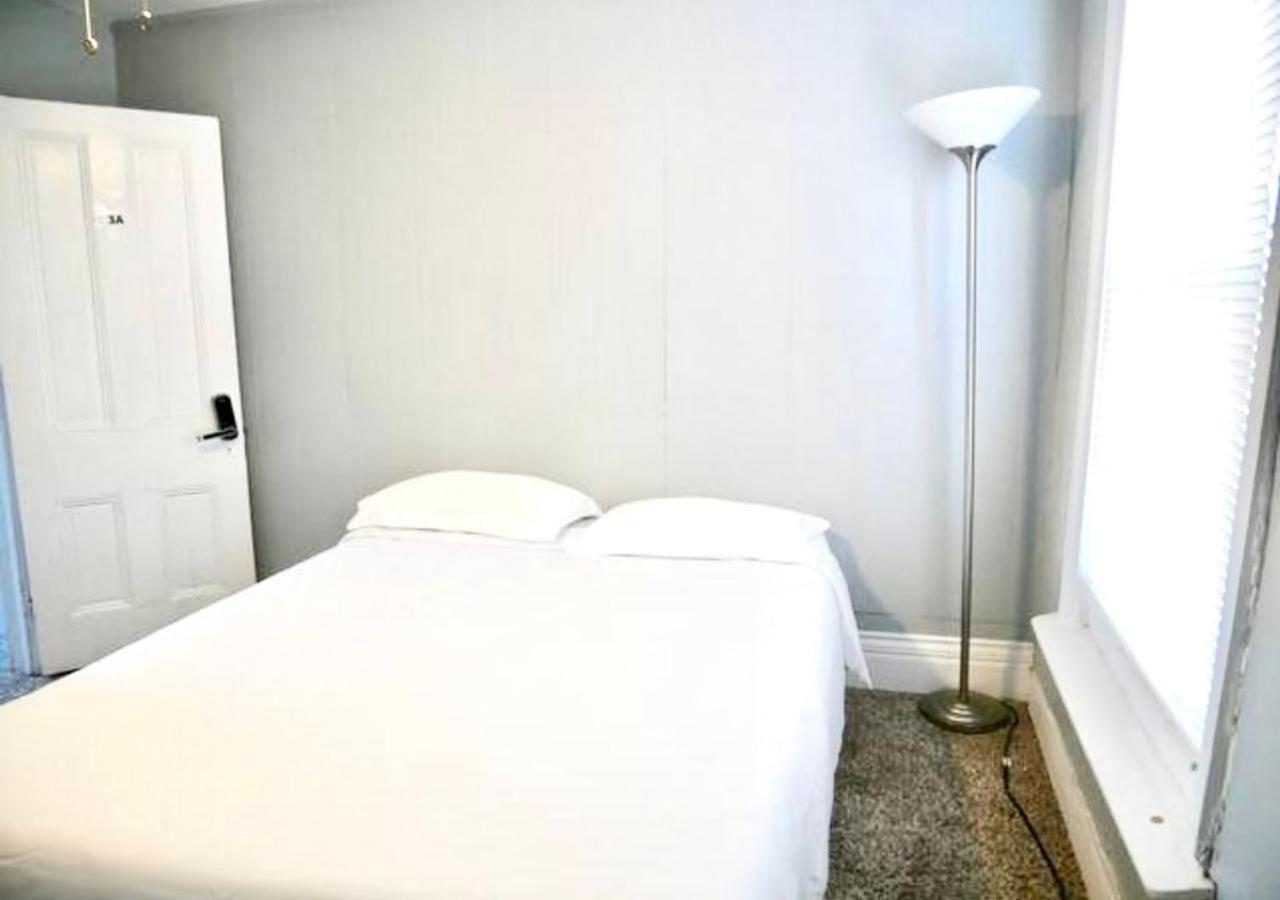 Clover 2900 - And With Private Bathroom Near Washington Ave South Philly