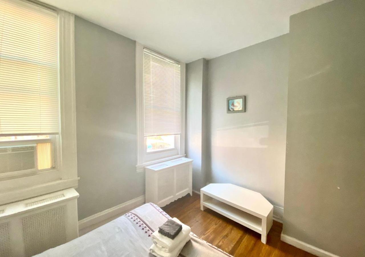 Clover 2900 - And With Private Bathroom Near Washington Ave South Philly