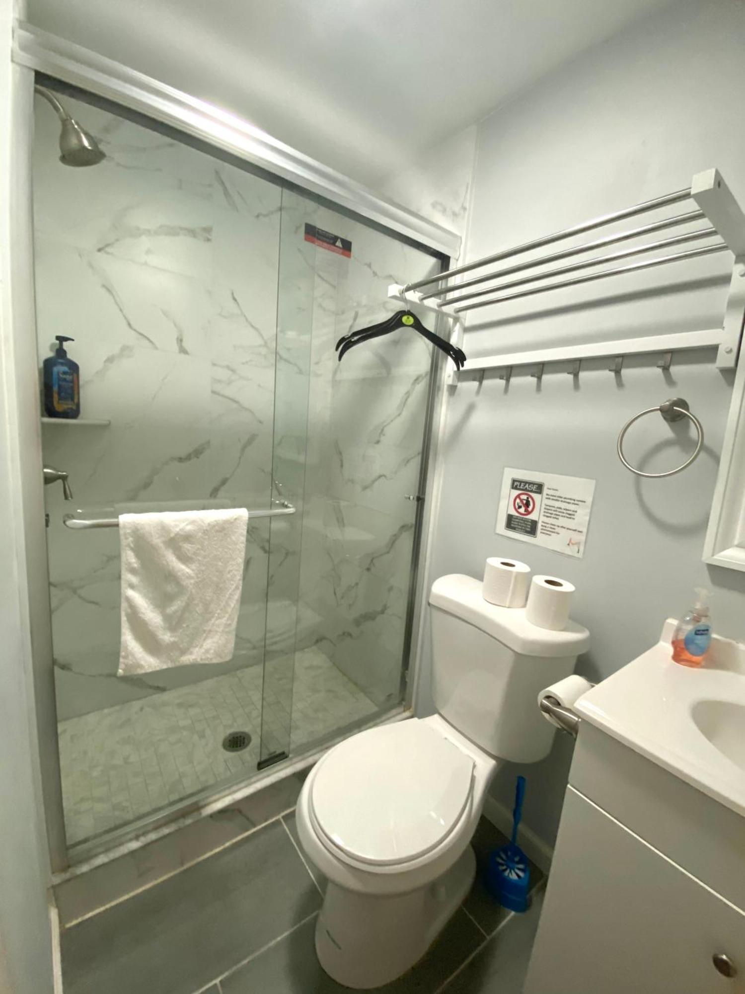 Clover 2900 - And With Private Bathroom Near Washington Ave South Philly * Philadelphie