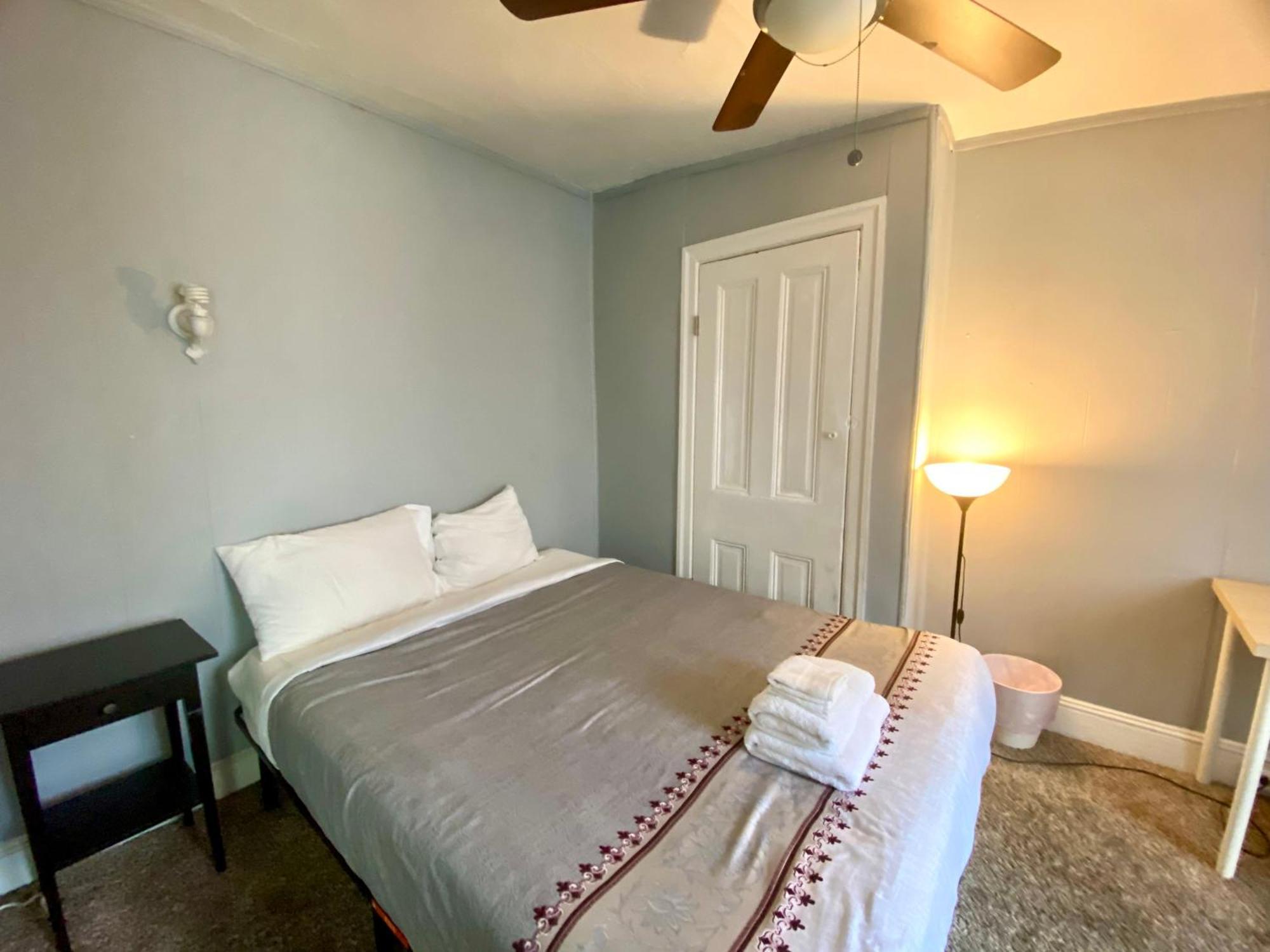 Clover 2900 - And With Private Bathroom Near Washington Ave South Philly * Philadelphie