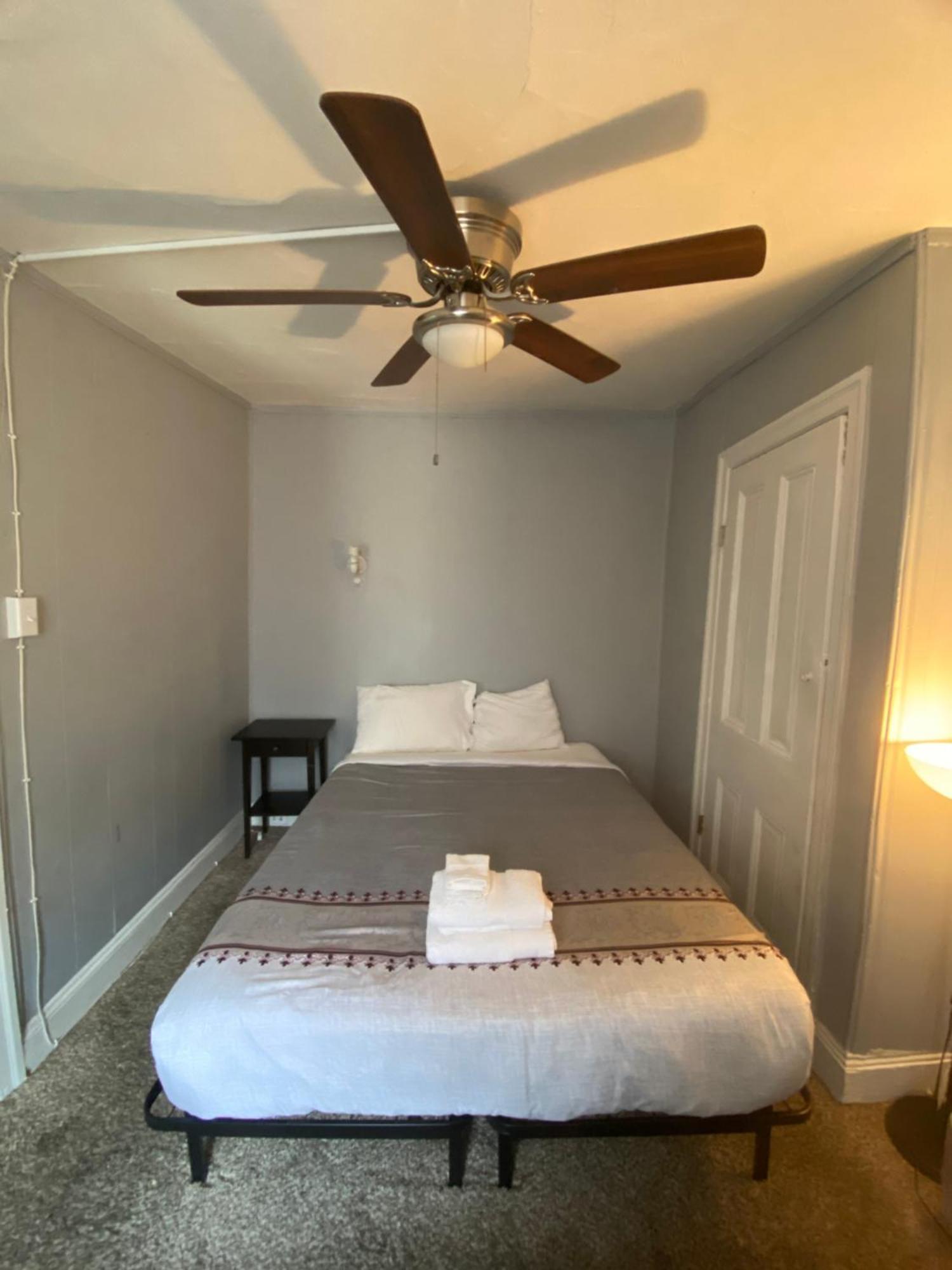 Clover 2900 - And With Private Bathroom Near Washington Ave South Philly Appartement *