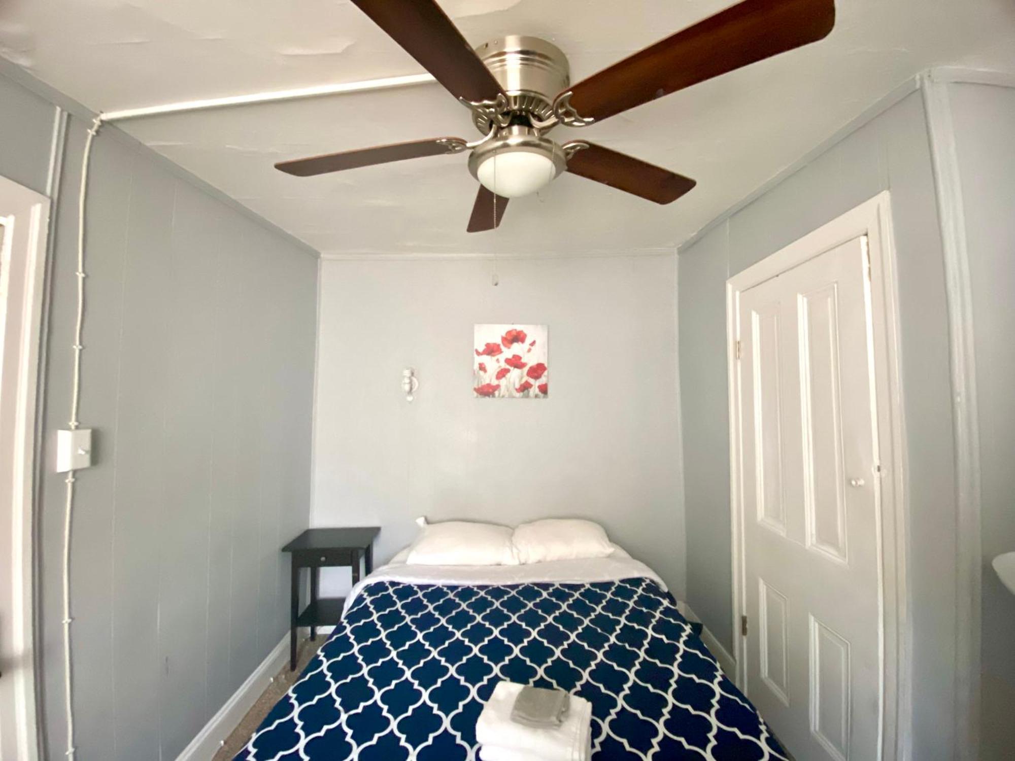 Clover 2900 - And With Private Bathroom Near Washington Ave South Philly * Philadelphie