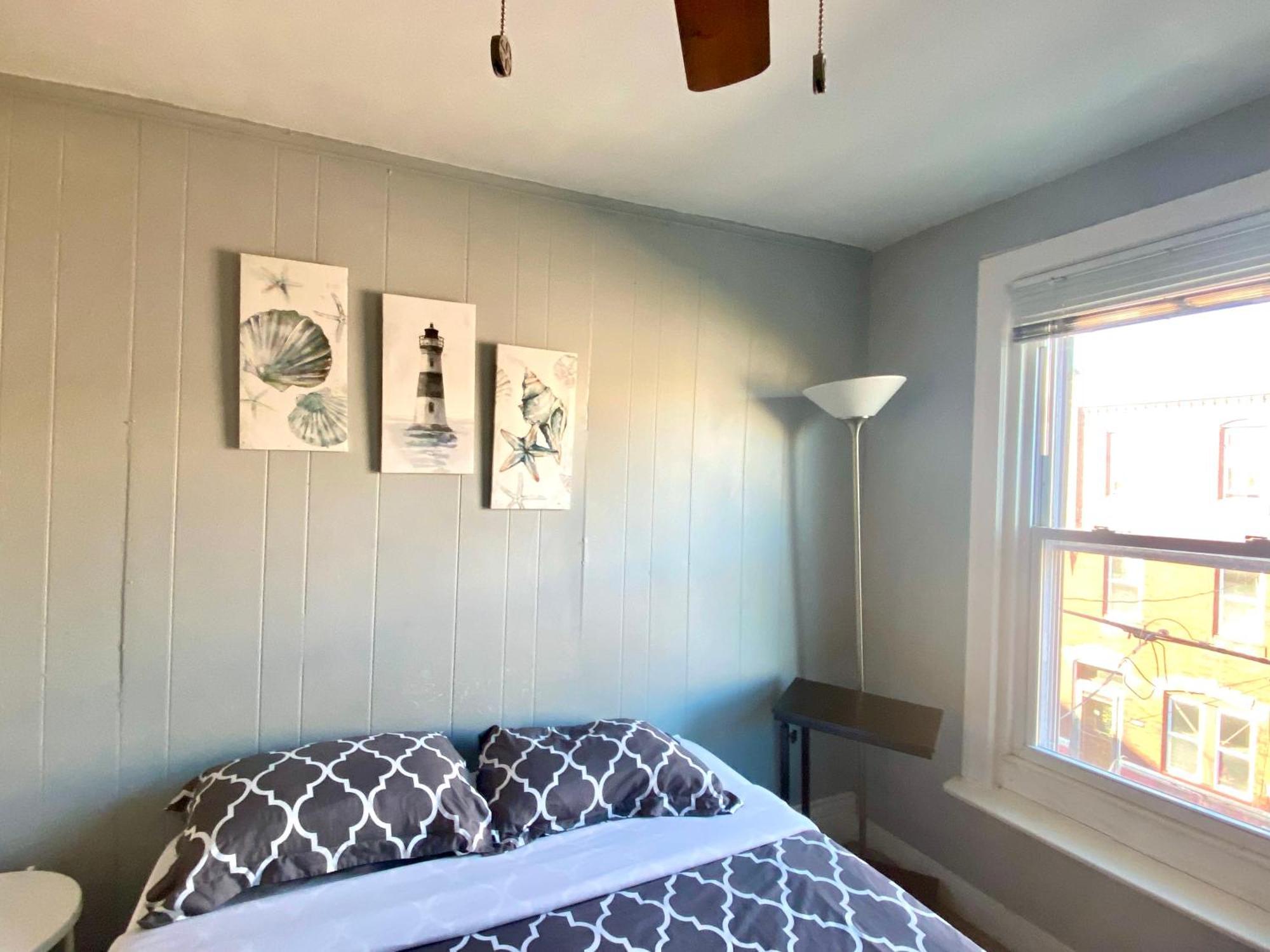 Clover 2900 - And With Private Bathroom Near Washington Ave South Philly *
